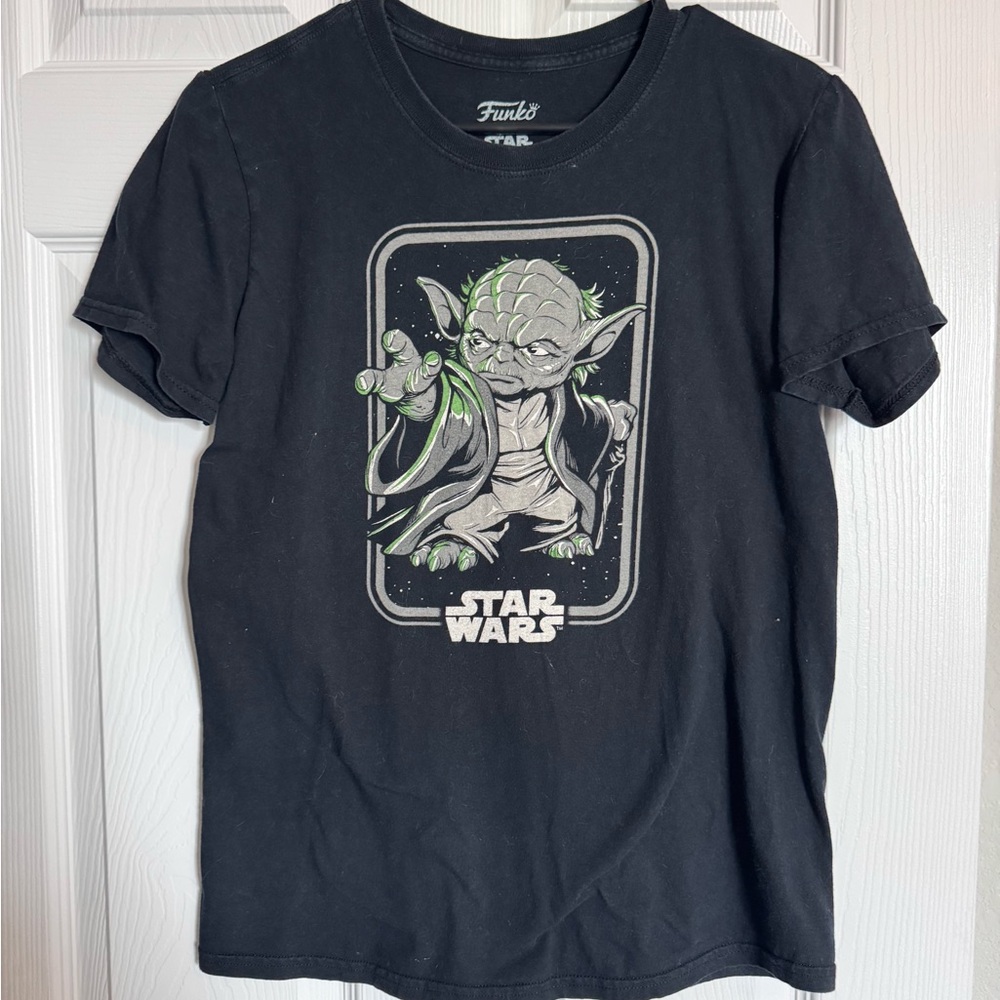 Smuggler's Bounty Yoda Tee Star Wars Funko